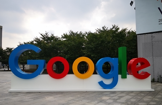 谷歌推出耳机实时翻译测试版：引入Gemini高级功能​